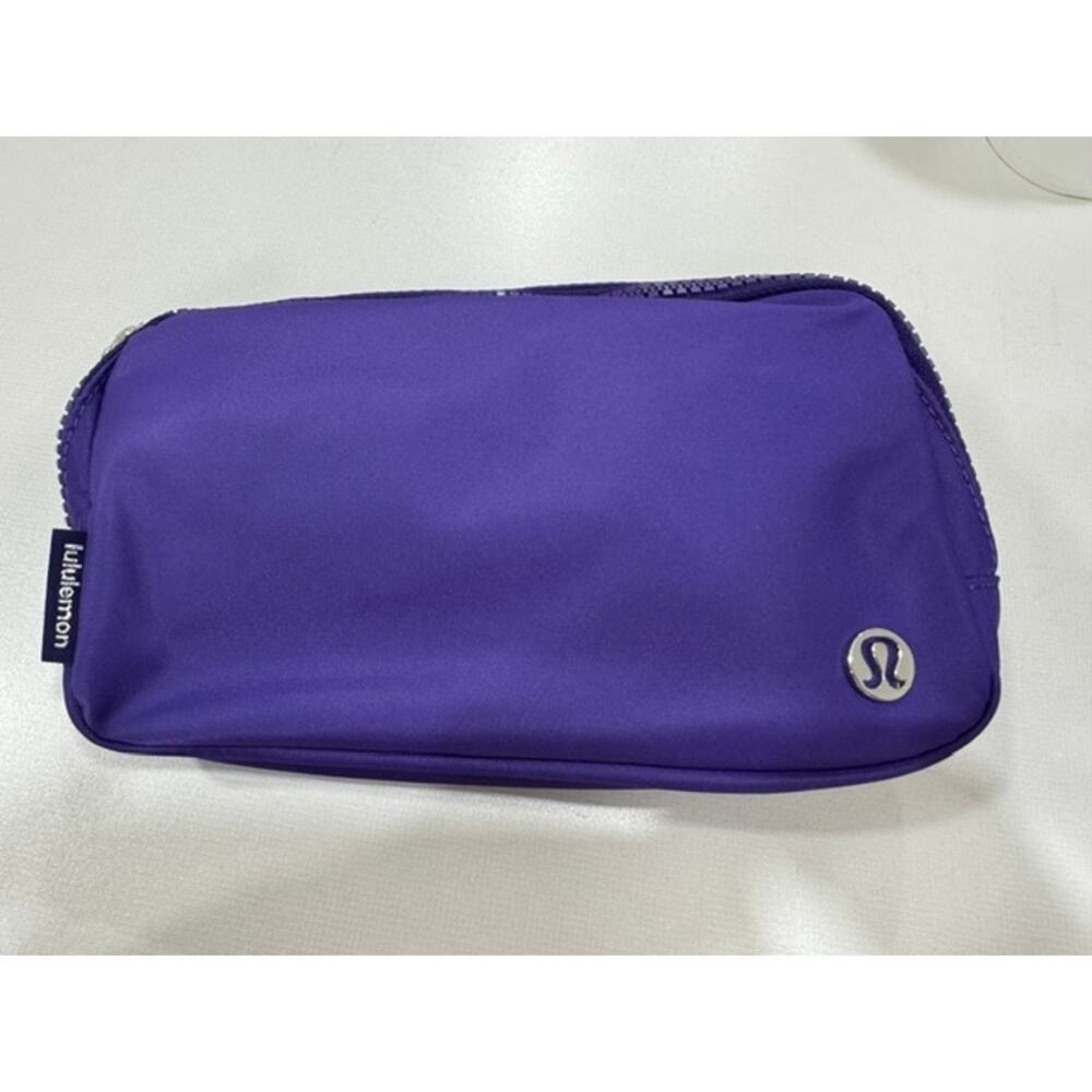 Lululemon Everywhere Belt Bag